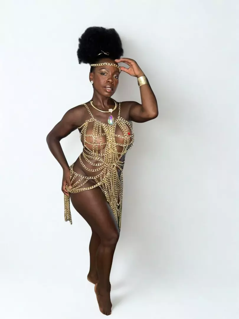 Egili Oliveira mostra todo o seu talento artístico como coreógrafa de ala performática na Unidos da Ponte